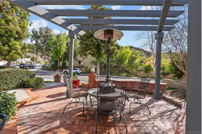  28885 Shadow Valley Ln, Santa Clarita, CA 91390 - Photo 6