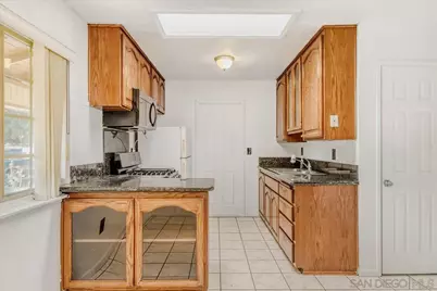  7832 Hunthaven Rd, San Diego, CA 92114 - Photo 8