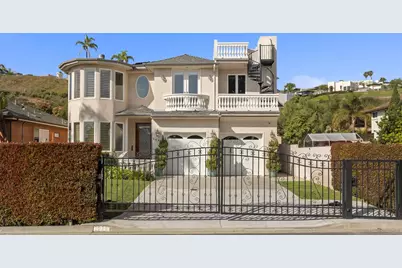  1028 Van Nuys St, San Diego, CA 92109 - Photo 2