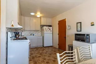 2868 Wyandotte Ave, San Diego, CA 92117 - Photo 6