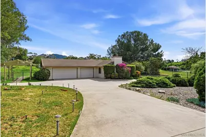  15976 Eagle View Ln, Valley Center, CA 92082 - Photo 2