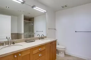 700 W E St, San Diego, CA 92101 - Photo 32