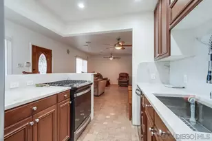 820 Frances Dr, Vista, CA 92084 - Photo 10