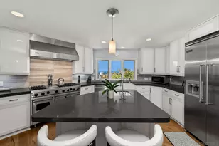 7651 Country Club Dr, La Jolla, CA 92037 - Photo 10