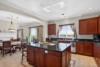  18410 Lakepointe Dr, Riverside, CA 92503 - Photo 16