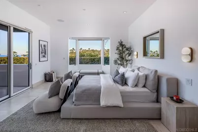  7970 Roseland Dr, La Jolla, CA 92037 - Photo 16