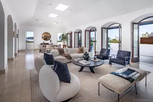 7970 Roseland Dr, La Jolla, CA 92037 - Photo 10