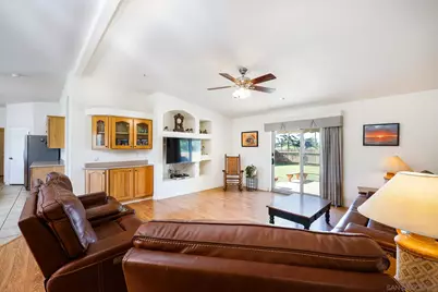  273 Stallion Dr, Oceanside, CA 92057 - Photo 8