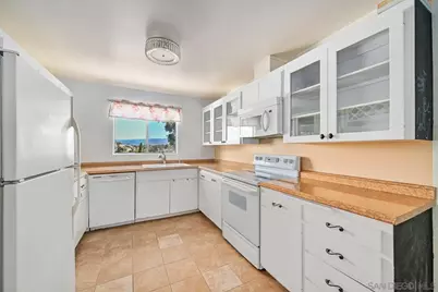  806 E 4th Ave #10, Escondido, CA 92025 - Photo 14