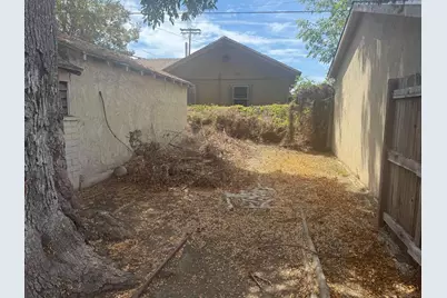  800 W 99th Street, Los Angeles, CA 90044 - Photo 30