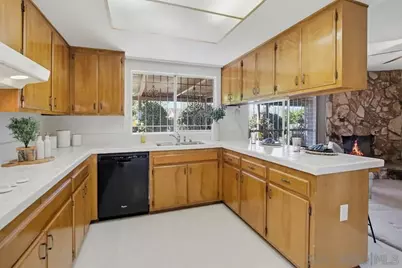  884 S Sunshine Ave, El Cajon, CA 92020 - Photo 8