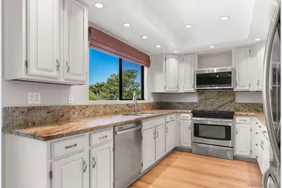 835 E Ave #B, Coronado, CA 92118 - Photo 12