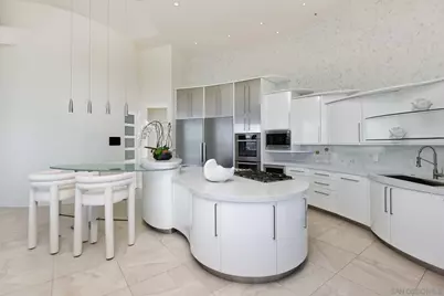  7455 Hillside Dr, La Jolla, CA 92037 - Photo 16