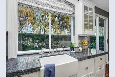  6061 Greenhedge Row, La Jolla, CA 92037 - Photo 8