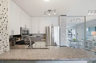 1855 Diamond, San Diego, CA 92109 - Photo 10