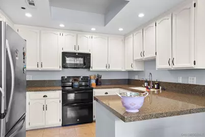  2445 Brant St #204, San Diego, CA 92101 - Photo 4