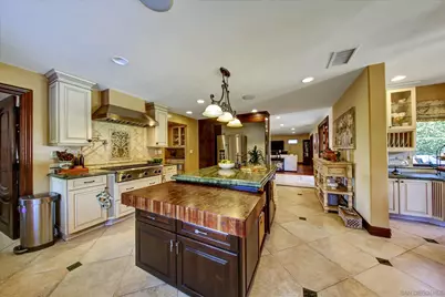  2540 Chatsworth, San Diego, CA 92106 - Photo 8