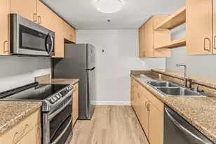 425 W Beech St, San Diego, CA 92101 - Photo 8