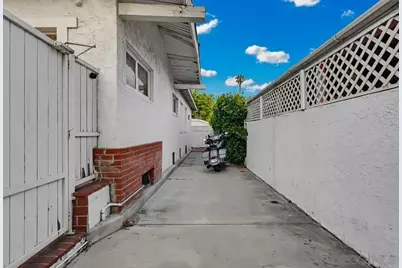  206 N Wilton Pl, Los Angeles, CA 90004 - Photo 10