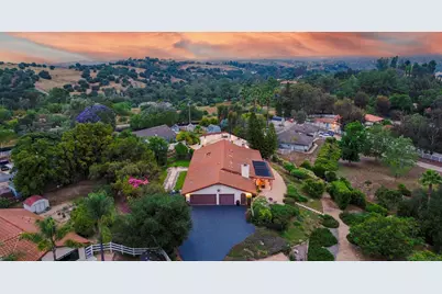  1036 Capra Way, Fallbrook, CA 92028 - Photo 2
