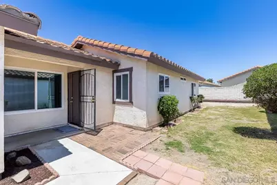  270 Smoke Tree Place, Oceanside, CA 92057 - Photo 10