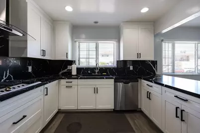  1840 Locust St, San Diego, CA 92106 - Photo 4