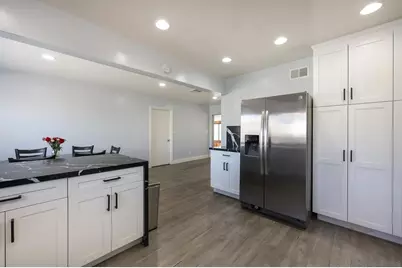  1840 Locust St, San Diego, CA 92106 - Photo 6
