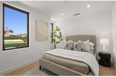  1075 Opal St, San Diego, CA 92109 - Photo 16
