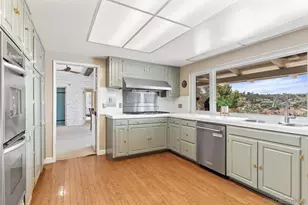 2422 Peet Ln, Escondido, CA 92025 - Photo 16