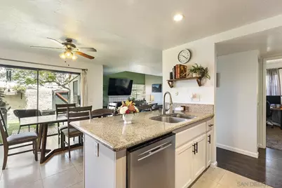  355 N Melrose Dr #E, Vista, CA 92083 - Photo 12