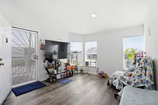 6460 Convoy Ct, San Diego, CA 92117 - Photo 2