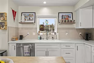 1952 Hornblend, San Diego, CA 92109 - Photo 12