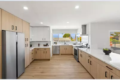  2175 Clove St, San Diego, CA 92106 - Photo 2