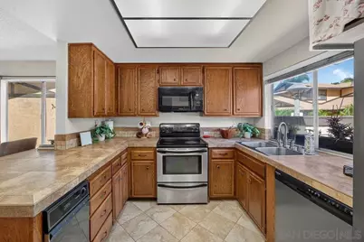  75 Third Ave #18, Chula Vista, CA 91910 - Photo 6