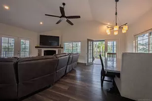 444 Avalon Dr, Vista, CA 92084 - Photo 10