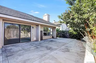 9488 Hiker Hill Rd, San Diego, CA 92129 - Photo 2