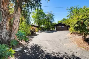 28605 Rolling Rock Rd, Escondido, CA 92026 - Photo 2