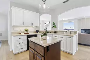 2410 Geranium St, San Diego, CA 92109 - Photo 16