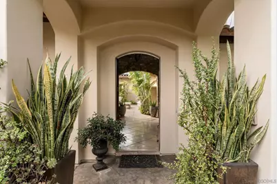  1040 Crest Dr, Encinitas, CA 92024 - Photo 2