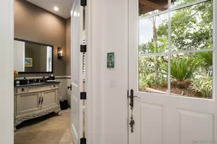 1040 Crest Dr, Encinitas, CA 92024 - Photo 14