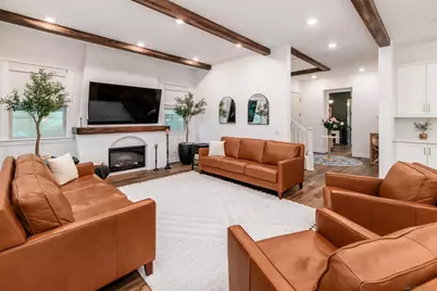 587 Gateway Lane, San Marcos, CA 92078 - Photo 2