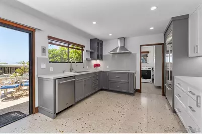  855 Muirlands Drive, La Jolla, CA 92037 - Photo 4