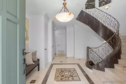  7157 Fay Ave, La Jolla, CA 92037 - Photo 2