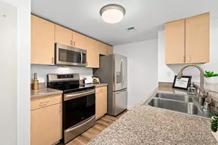 425 W Beech St, San Diego, CA 92101 - Photo 14