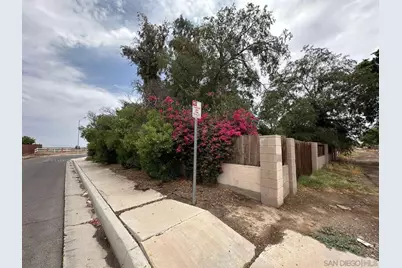  396 W Jones St, Brawley, CA 92227 - Photo 2