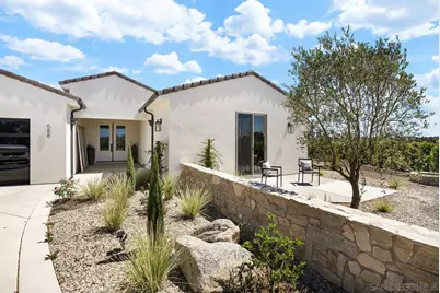 588 Twin Country Ln, Fallbrook, CA 92028 - Photo 2