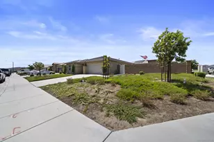 32404 Wild West Ct, Winchester, CA 92596 - Photo 2