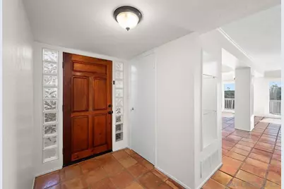  5942 Sagebrush Rd, La Jolla, CA 92037 - Photo 8