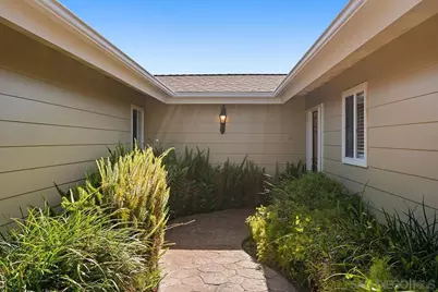  5942 Sagebrush Rd, La Jolla, CA 92037 - Photo 8