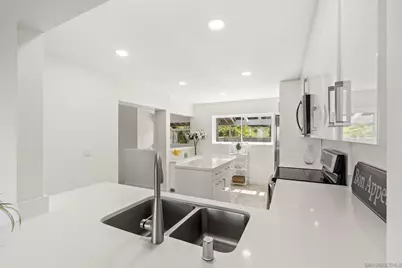  6567 Caminito Catalan, La Jolla, CA 92037 - Photo 8